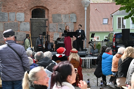 4. Altstadtspaziergang Schlosshofkonzert mit Elena Patsaledou, Gaston Efficace und HagStone