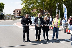 20260519 Kreisverkehr Haffstraße Einweihung Einweihung Kreisverkehr Haffstraße mit (v.l.) Stadtpräsident Robert Kriewitz, Bürgermeister Jürgen Kliewe, Frau Voss, Herr Rösel