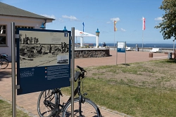 20260528 Einweihung Outdoortafeln Neue Outdoortafeln am Strand zeigen Ueckermünder Geschichte