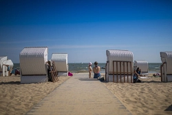Haffbad Ueckermünde Haupstrand mit Strandhalle